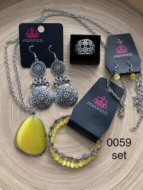 VINTAGE Yellow 4-piece set